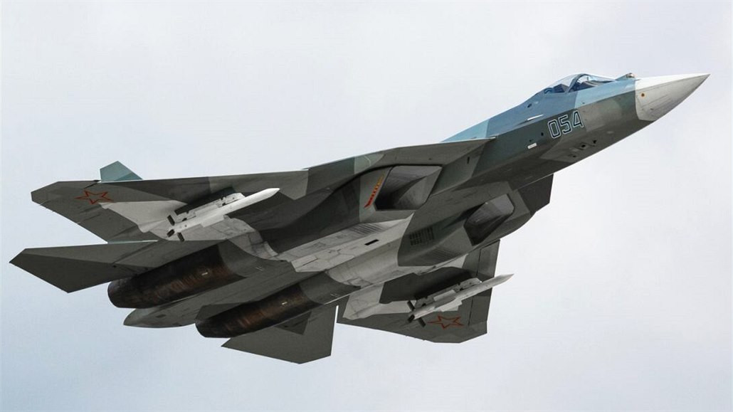 Trong trường hợp Su-57 được thiết kế để hoạt động trên máy phóng máy bay như các tàu sân bay hiện đại của Mỹ ngày nay, phần càng đáp của nó sẽ cần phải được gia cố lại thật chắc chắn. Nguồn ảnh: BMDP.