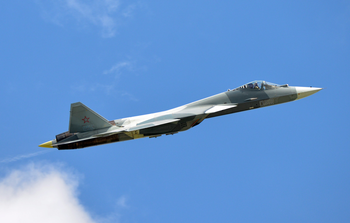 Ngoài ra, bản thân chiếc tiêm kích Su-57 cũng cần cải biên lại một vài chi tiết, bộ phận nhỏ khác như giá treo vũ khí, khoang chứa vũ khí,... để nó thích hợp với việc được bảo dưỡng và hậu cần trên tàu sân bay. Nguồn ảnh: BMDP.