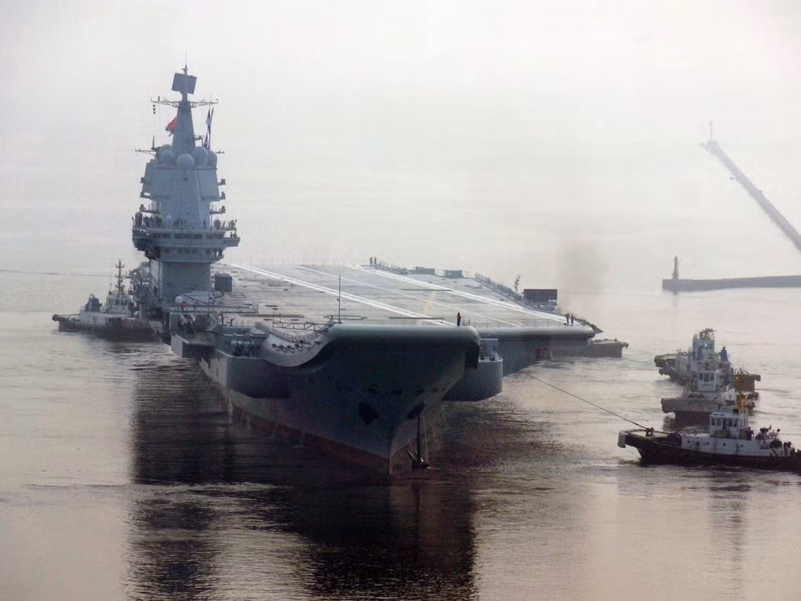 Trong trường hợp dịch bệnh bùng phát trở lại, thành phần thủy thủ đoàn ít nhiều sẽ bị ảnh hưởng và kể cả trong trường hợp có lực lượng thay thế sẵn sàng, quá trình thử nghiệm tàu sân bay Sơn Đông vẫn sẽ cực kỳ khó khăn. Nguồn ảnh: Sina.