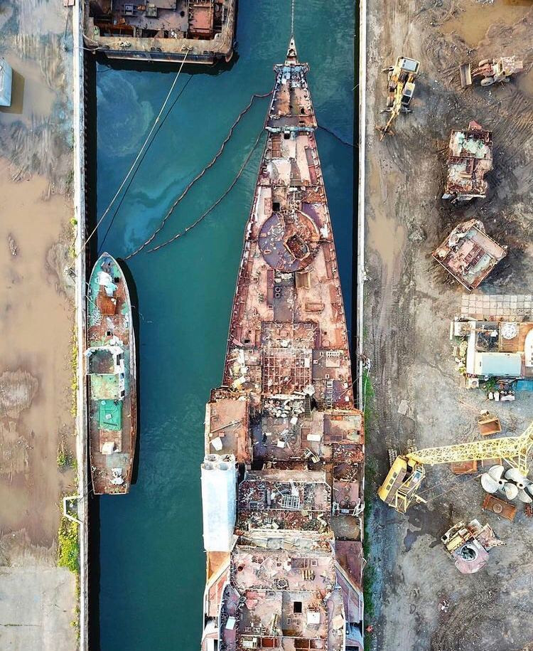 Kể từ đó tới nay, tàu khu trục hạm Bezboyaznennyy dù đã bị loại biên khỏi lực lượng hải quân Nga vẫn nằm im lìm ở cảng cạn mà chưa thể tiến hành tháo dỡ, một phần là do kinh phí tháo dỡ quá lớn. Nguồn ảnh: Sina.