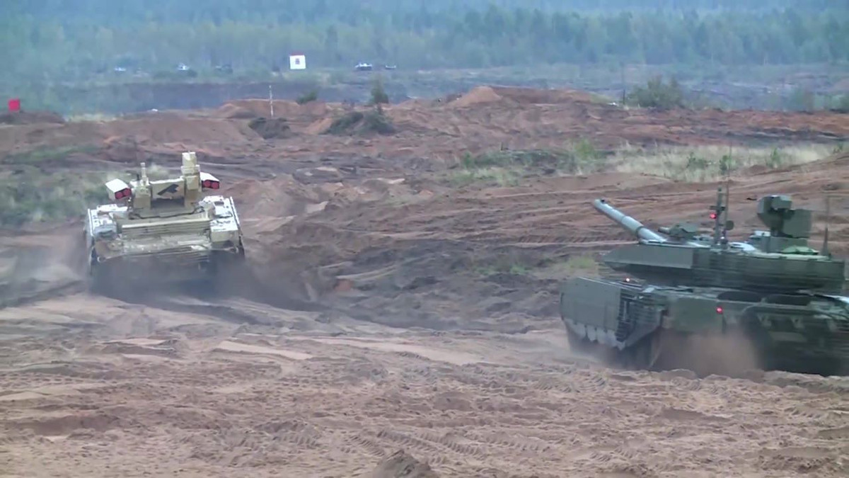 Nga đã bắt đầu đưa BMPT Kẻ Hủy Diệt vào biên chế chính thức từ năm 2011 và loại phương tiện này cũng từng được Nga thử lửa trên chiến trường Syria. Không giống như xe tăng chủ lực của Nga vốn cực kỳ đắt khách, tới nay Terminator mới chỉ được Nga xuất khẩu sang 2 quốc gia khác là Kazakhstan và Algeria. Nguồn ảnh: Force.