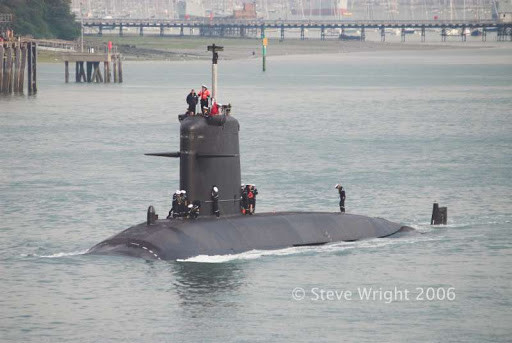 Trang bị vũ khí của tàu ngầm này bao gồm 4 ống phóng ngư lôi cỡ 533mm tiêu chuẩn. FS Émeraude có thể phóng được các loại ngư lôi F17 thông thường hoặc mang theo tên lửa Exocet chống hạm. Nguồn ảnh: Barcl.