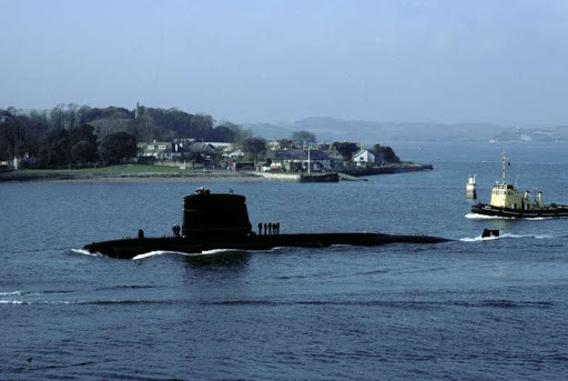 Điểm đặc biệt của FS Émeraude đó là nó có đội ngũ sĩ quan cùng thủy thủ đoàn rất ít, tối đa chỉ 60 người. Tàu ngầm cũng có khả năng lặn sâu tối đa tới 300 mét. Nguồn ảnh: Barcl.