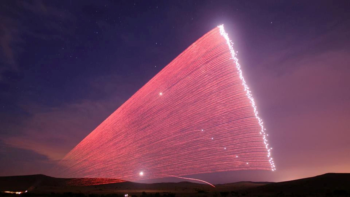 Tổ hợp C-RAM sử dụng một phiên bản cải tiến từ pháo cao tốc Phalanx kết hợp với hệ thống radar tự dẫn, cho phép khẩu pháo cao tốc này có thể tự xả đạn và đuổi theo mục tiêu với độ chính xác gần như tuyệt đối. Nguồn ảnh: Pintetest.