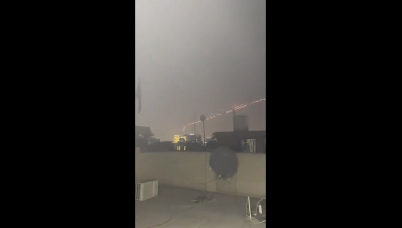 Theo thông tin được Đại Sứ quán Mỹ thông báo, hệ thống phòng thủ C-RAM được triển khai ở thủ đô Baghdad để bảo vệ các vụ tấn công bằng cối, rocket nhắm vào các cơ sở ngoại giao của nước này. Nguồn ảnh: Chosun.