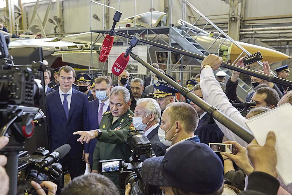 Có khả năng cơ động tốt, cơ hội tránh được tên lửa phòng không sẽ tăng lên. Thậm chí giúp tiêm kích có thể đến gần kẻ thù, tham gia vào trận chiến ở khoảng cách nhìn thấy được.