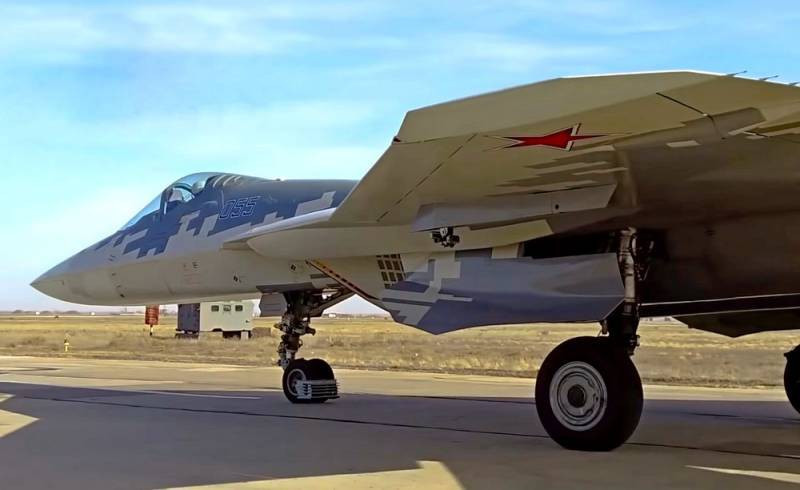 Tuy vậy tính đến thời điểm hiện tại, Lực lượng Hàng không - Vũ trụ Nga vẫn chưa nhận được chiếc tiêm kích tàng hình Su-57 sản xuất hàng loạt nào, nguyên nhân là bởi chiếc phi cơ lắp ráp đầu tiên (số hiệu 51001) đã rơi ngay trong chuyến bay thử nghiệm.