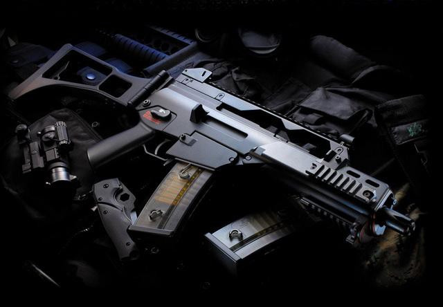 Sau một cuộc điều tra kéo dài, kết quả cho thấy HK G-36 mất đáng kể độ chính xác khi nòng súng trở nên quá nóng trong quá trình bắn. HK G-36 không tương thích với hệ thống đạn hiện có và rất nhạy cảm với điều kiện nhiệt độ cao; ốp lót tay phía trước quá nóng khi bắn liên thanh và bị lỏng ra.