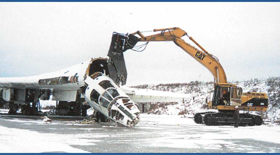 Tuy nhiên, vào tháng tư năm 1999, sau khi NATO đánh bom Nam Tư, Nga đã quay trở lại bàn đàm phán với Ukraine để mua lại chín chiếc Tu-160 cùng với ba máy bay ném bom Tu-95MS, tất cả đều là lô hàng cuối cùng của Liên Xô, được sản xuất năm 1991. Nguồn ảnh: Sina.