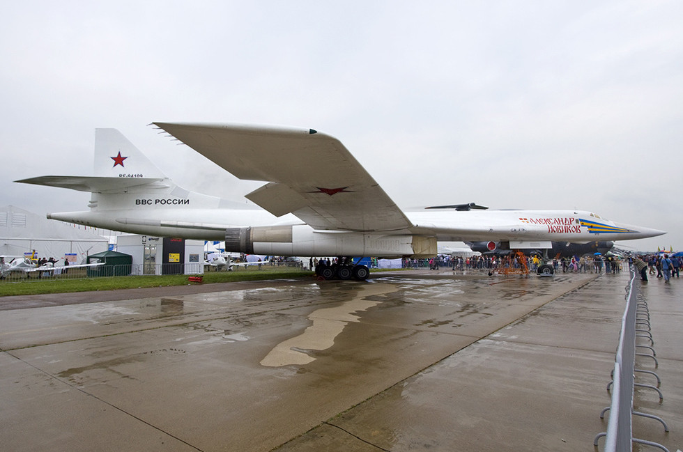 Những chiếc máy bay Tu-160 còn lại của Liên Xô bị kẹt ở Ukraine sau khi liên bang Xô Viết tan rã đã bị phá hủy dần và bán sắt vụn trong những năm sau đó. Ukraine hiện chỉ còn giữ lại duy nhất một chiếc Tu-160 đặt trong Bảo tàng Không quân Chiến lược Tầm xa Poltava. Nguồn ảnh: Sina.