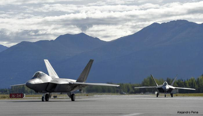 Thứ hai, nhờ radar mảng pha Zaslon hoạt động trong mọi thời tiết, chỉ 4 máy bay chiến đấu của Nga có thể bao quát một mặt trận trên không dài tới 1.000 km. Theo đó, mức độ bảo vệ của các cơ sở của Bộ Quốc phòng ở Anadyr ngày càng tăng.