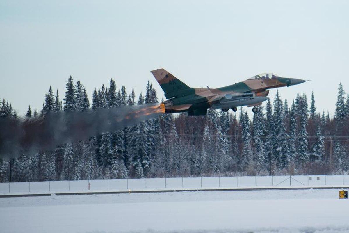 Theo thông báo, vào cuối năm sau, Mỹ sẽ triển khai tại căn cứ không quân Eielson - nơi nằm ở cực Bắc bang Alaska tối đa 54 máy bay chiến đấu thế hệ thứ 5 F-35. Họ còn phải tăng cường các tiêm kích F-16, cường kích A-10 và máy bay tiếp dầu KC-135.