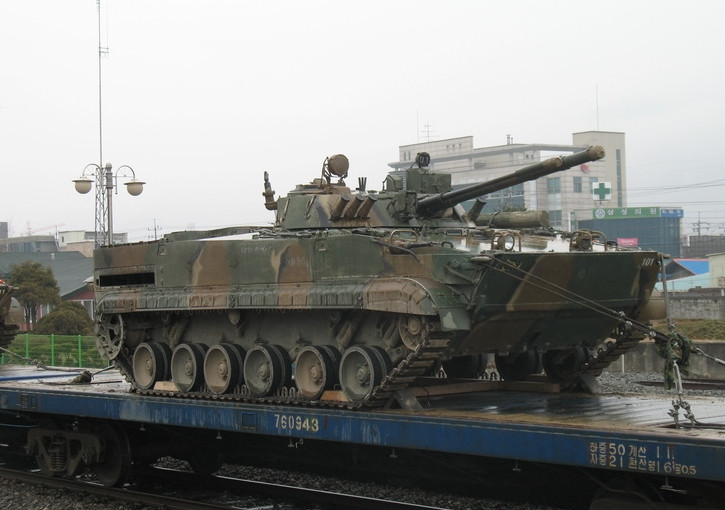 37 xe chiến đấu bộ binh BMP-3 cũng được phía Nga chuyển giao cho Hàn Quốc trong đợt trả nợ lần hai này, nâng tổng quân số thiết giáp BMP-3 của Hàn Quốc lên tổng cộng 67 chiếc. Nguồn ảnh: Chosul.