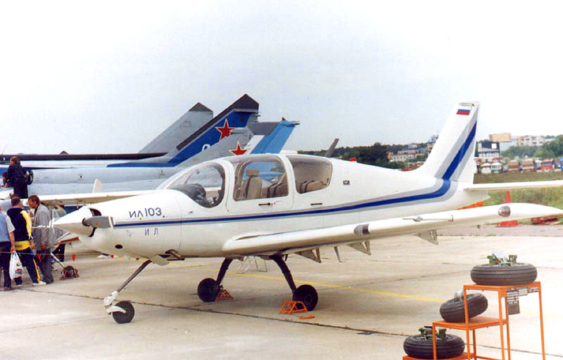 Chưa hết, Không quân Hàn Quốc cũng được nhận 23 máy bay huấn luyện sơ cấp một động cơ Il-103. Đây là loại máy bay cơ bản nhất, mọi phi công quân sự và dân sự đều cần được huấn luyện bay thành thạo trên loại máy bay một động cơ này. Nguồn ảnh: Chosul.