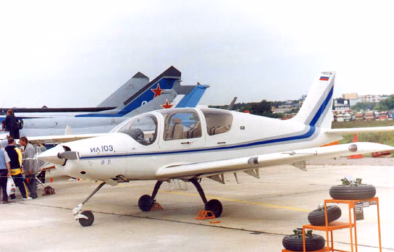 Chưa hết, Không quân Hàn Quốc cũng được nhận 23 máy bay huấn luyện sơ cấp một động cơ Il-103. Đây là loại máy bay cơ bản nhất, mọi phi công quân sự và dân sự đều cần được huấn luyện bay thành thạo trên loại máy bay một động cơ này. Nguồn ảnh: Chosul.