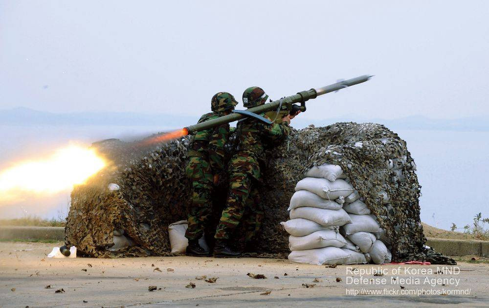 Cuối cùng là 50 tổ hợp tên lửa phòng không vác vai Igla-1. Xét theo giá trị của lô hàng này, có vẻ như Hàn Quốc đã lời gần gấp đôi khi chỉ mất hơn 200 triệu USD để sở hữu một dàn vũ khí cực khủng. Nguồn ảnh: Chosul.