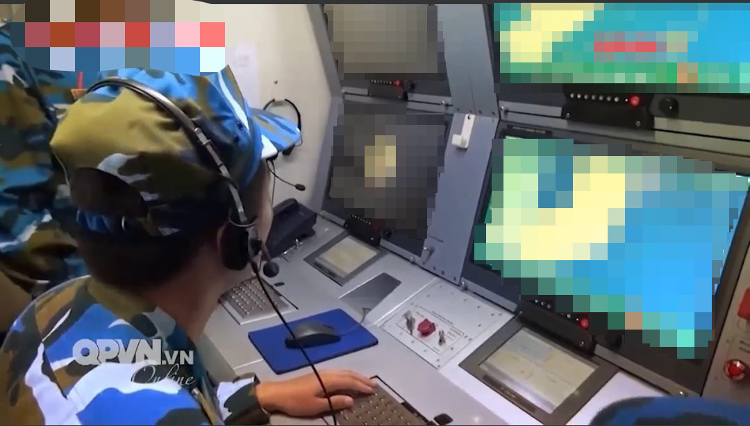 Theo nhà sản xuất, tổ hợp SPYDER là sự kết hợp giữa các công nghệ hiện đại hàng đầu thế giới hiện nay về hệ thống chỉ huy, quản lý sử dụng vũ khí và xử lý thông tin tình báo. Nguồn ảnh: QPVN.