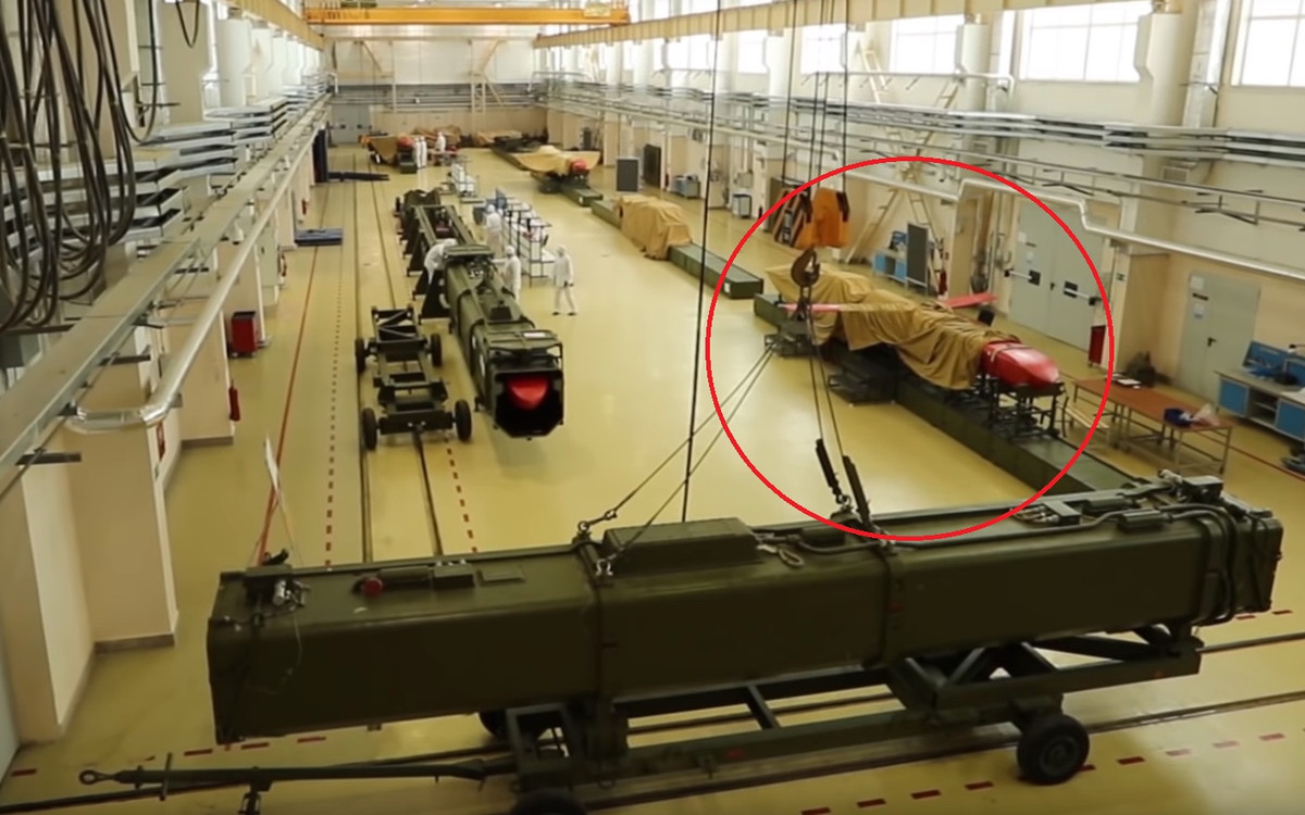 Chưa kể tới việc, loại tên lửa này sẽ chỉ xuất hiện trên màn hình radar trong nháy mắt rồi biến mất ngay lập tức. Nếu quan sát viên không quá chú ý tới nó thì sẽ rất có thể sẽ bỏ qua chấm nhỏ trên màn hình này do nhầm lẫn với một đàn chim lớn đang bay trên không. Nguồn ảnh: BMDP.