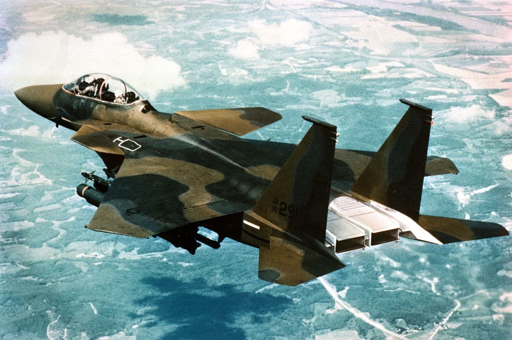 Phiên bản tiêm kích F-15 thứ hai xịn hơn cả phiên bản gốc do NASA "độ" lại mang tên F-15 ACTIVE - thành quả của chương trình ACTIVE (viết tắt của chương trình điều khiển tiên tiến tích hợp) ra đời năm 1993. Nguồn ảnh: BI.