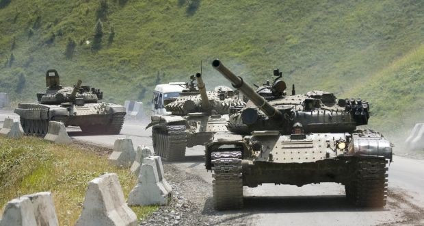 Ông Mykhailo Budyonny - Người đoạt giải thưởng nhà nước của Ukraine trong lĩnh vực khoa học công nghệ, khi đã làm việc hơn 20 năm với tư cách kỹ sư trưởng tại Cục thiết kế chế tạo máy Kharkov cho rằng lực lượng thiết giáp Nga vượt trội so với lực lượng xe tăng Ukraine.