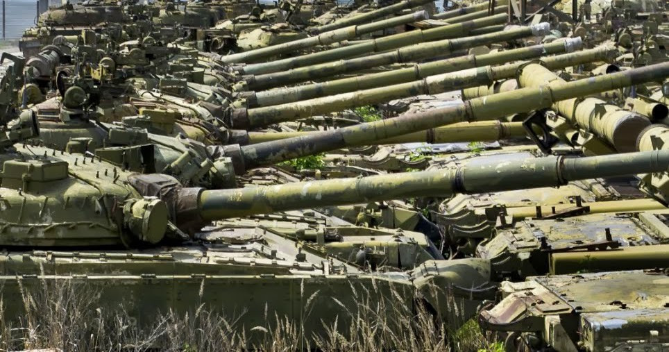 Chênh lệch giữa BTR-90, BTR-82A, BMP-3, BMD-4 của Nga so với BTR-3, BTR-4, BMP-1M, BMP-2 của Ukraine là 7,5: 1. Nếu quân đội Nga huy động khoảng 800 thiết giáp sẽ dễ dàng “đè bẹp” Ukraine.