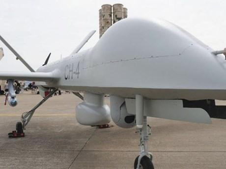 "Các tay súng của chúng tôi đã phát hiện ra kẻ thù đang rình rập trên không và dùng hệ thống pháo phòng không trên xe tải tấn công. Những phát bắn chính xác đã khiến chiếc máy bay rơi ngay sau đó. Khi tiếp cận hiện trường, chúng tôi mới phát hiện đây chính là chiếc UAV tấn công CH4 của Saudi Arabia", một chỉ huy của Houthi cho biết trong một tuyên bố.