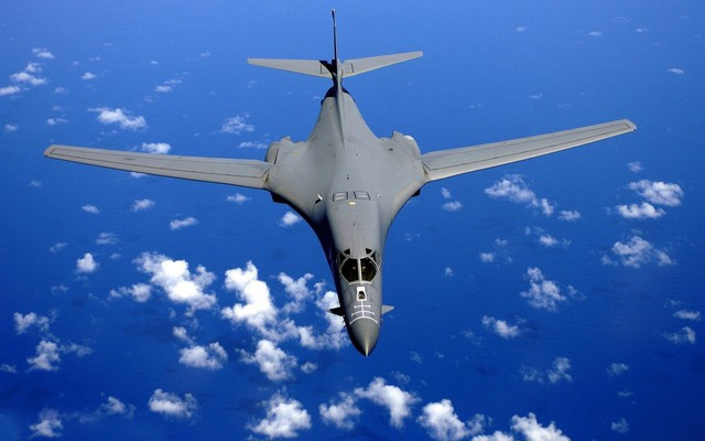 "Chính vì nguyên nhân này, các quan chức không quân Mỹ đã đề xuất cho ngừng hoạt động tổng cộng 17 máy bay B-1B trong tình trạng kỹ thuật kém vào năm 2021", ấn phẩm National Interest nói rõ.