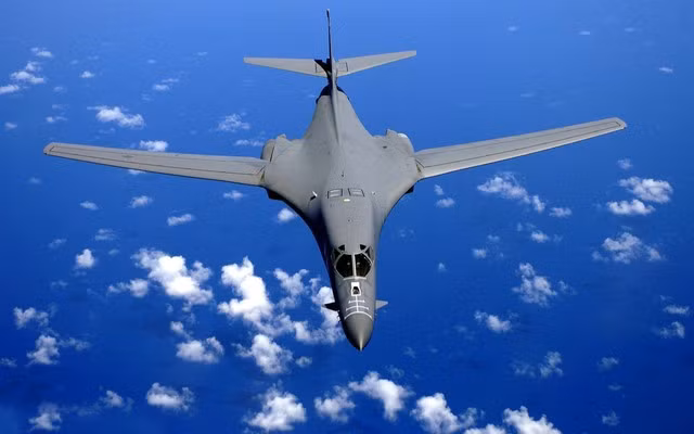 "Chính vì nguyên nhân này, các quan chức không quân Mỹ đã đề xuất cho ngừng hoạt động tổng cộng 17 máy bay B-1B trong tình trạng kỹ thuật kém vào năm 2021", ấn phẩm National Interest nói rõ.