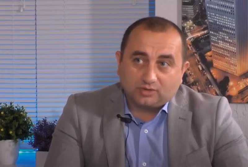 Một người khác mới đây đã nói về sự cần thiết phải có "hành động quân sự chống lại Nga" và gây xôn xao dư luận tại Moskva là Tiến sĩ Khoa học - nhà khoa học chính trị Ukraine - ông Zinoviy Sveda.