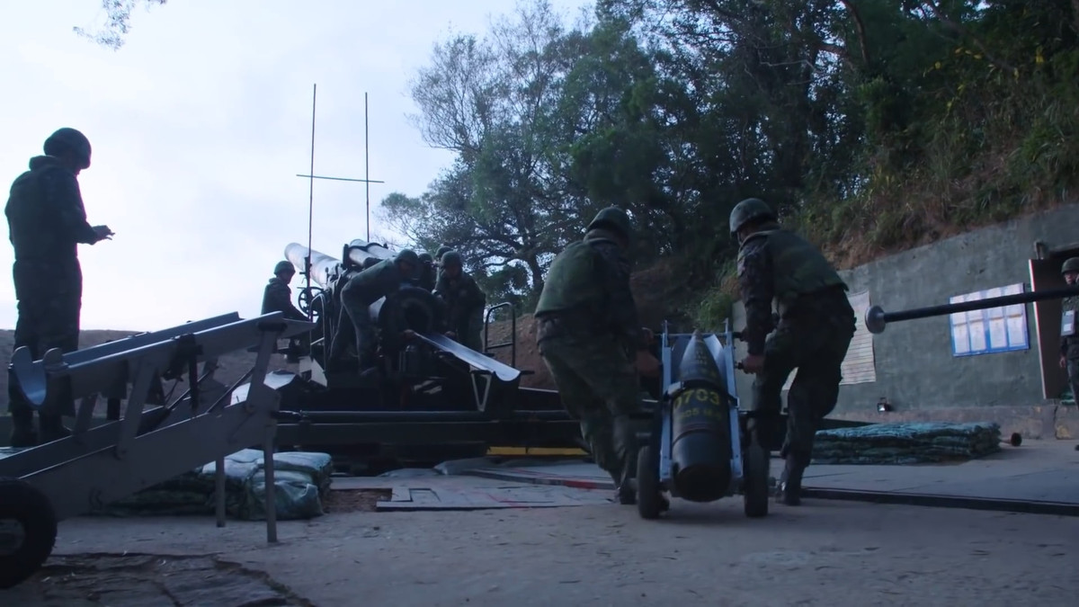 Ở thời điểm hiện tại sau 62 năm sở hữu khẩu pháo M1 trong biên chế, đây vẫn được coi là khẩu pháo có cỡ nòng lớn nhất, uy lực mạnh nhất mà lực lượng vũ trang của hòn đảo này đang có trong tay. Nguồn ảnh: Pinterest.