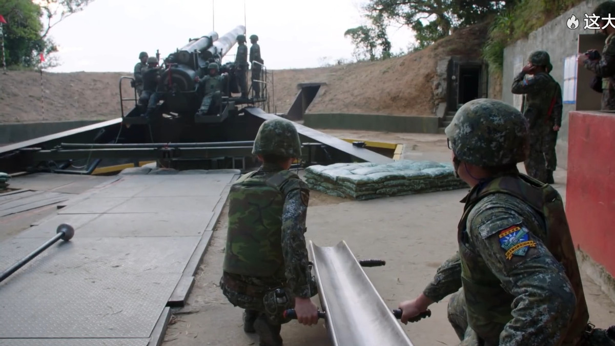 Khẩu pháo to nhất, lớn nhất mà đảo Đài Loan đang sở hữu hiện tại là pháo 250mm M1 do Mỹ sản xuất. Đài Loan đã sở hữu và sử dụng những khẩu pháo này suốt từ năm 1958 cho tới nay. Nguồn ảnh: Pinterest.