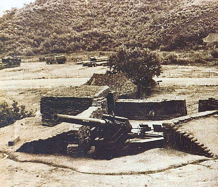 Thậm chí, Đài Loan còn từng thiết kế hệ thống hầm hào kiên cố để bảo vệ những khẩu pháo 240mm này, đảm bảo chúng vẫn có thể hoạt động tốt ngay cả khi bị dội bom trực tiếp. Tuy nhiên ở thời điểm hiện tại khi các loại tên lửa dẫn đường đã ra đời, pháo M1 rõ ràng đã trở nên quá lỗi thời và khó có thể phát huy được hiệu quả trong giao tranh. Nguồn ảnh: Pinterest.