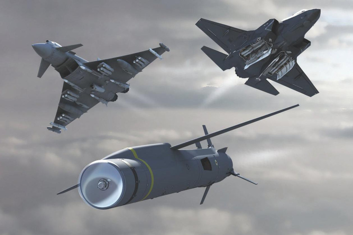 Bên cạnh đó, vũ khí này cũng có thể được dẫn đường thông qua bám chùm tia laser hoặc hệ thống định vị toàn cầu GPS để tăng khả năng đánh trúng mục tiêu.