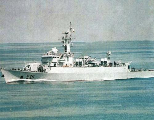 Theo các tài liệu của Trung Quốc, tàu chiến Type 053H2 được xếp vào hàng hộ vệ hạm, tuy nhiên theo các tài liệu của phương Tây, loại tàu chiến có độ giãn nước tối đa 2000 tấn này đủ khả năng để "xếp chung mâm" với các khinh hạm khác trên thế giới. Nguồn ảnh: Sohui.