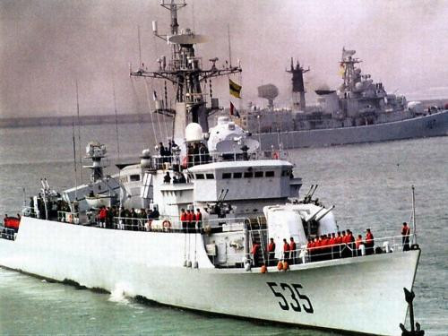 Đến năm 2013 vừa rồi, hai chiếc khinh hạm Type 053H2 của Trung Quốc là 535 và 536 sau khi về hưu đã được nâng cấp lại để bán cho Bangladesh, nâng tổng số tàu Type 053H2 mà Trung Quốc xuất khẩu được ra nước ngoài lên sáu chiếc - nhiều nhất trong lịch sử hải quân nước này. Nguồn ảnh: Sohui.