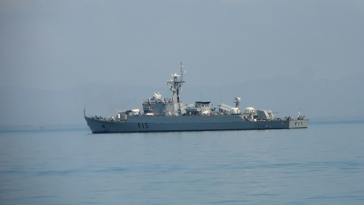 Tàu có kích thước khá nhỏ gọn, chỉ dài 103 mét và lườn rộng tối đa 11 mét. Khinh hạm Type 053H2 có khả năng di chuyển với tốc độ tối đa 28 hải lý/giờ và có khả năng bao quát vùng biển rộng khoảng 2800 dặm vuông tùy từng điều kiện thời tiết. Nguồn ảnh: Sohui.