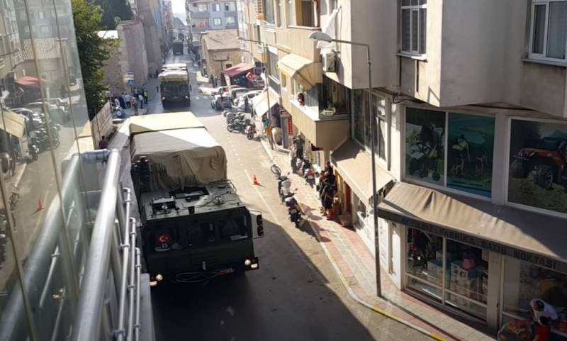 ruyền thông Hy Lạp đang tỏ ra quan tâm đặc biệt đến việc quân đội Thổ Nhĩ Kỳ tiến hành các vụ thử nghiệm đối với hệ thống tên lửa S-400 Triumf mua từ Nga.