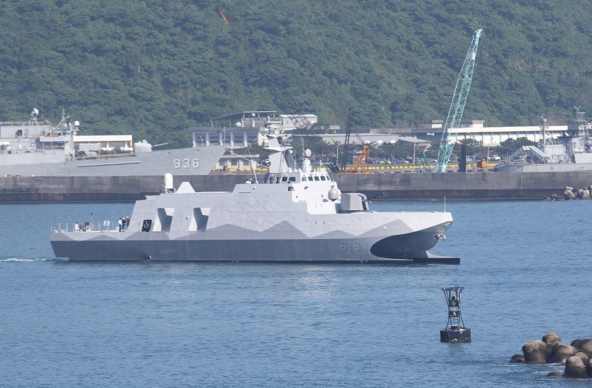 Mặc dù vậy, nhiều chuyên gia cho rằng tàu hộ vệ hạm lớp Đà Giang bị thiếu năng lực phòng không, khó có thể sống sót được trước sự tấn công của không quân đối phương. Nguồn ảnh: BMPD.