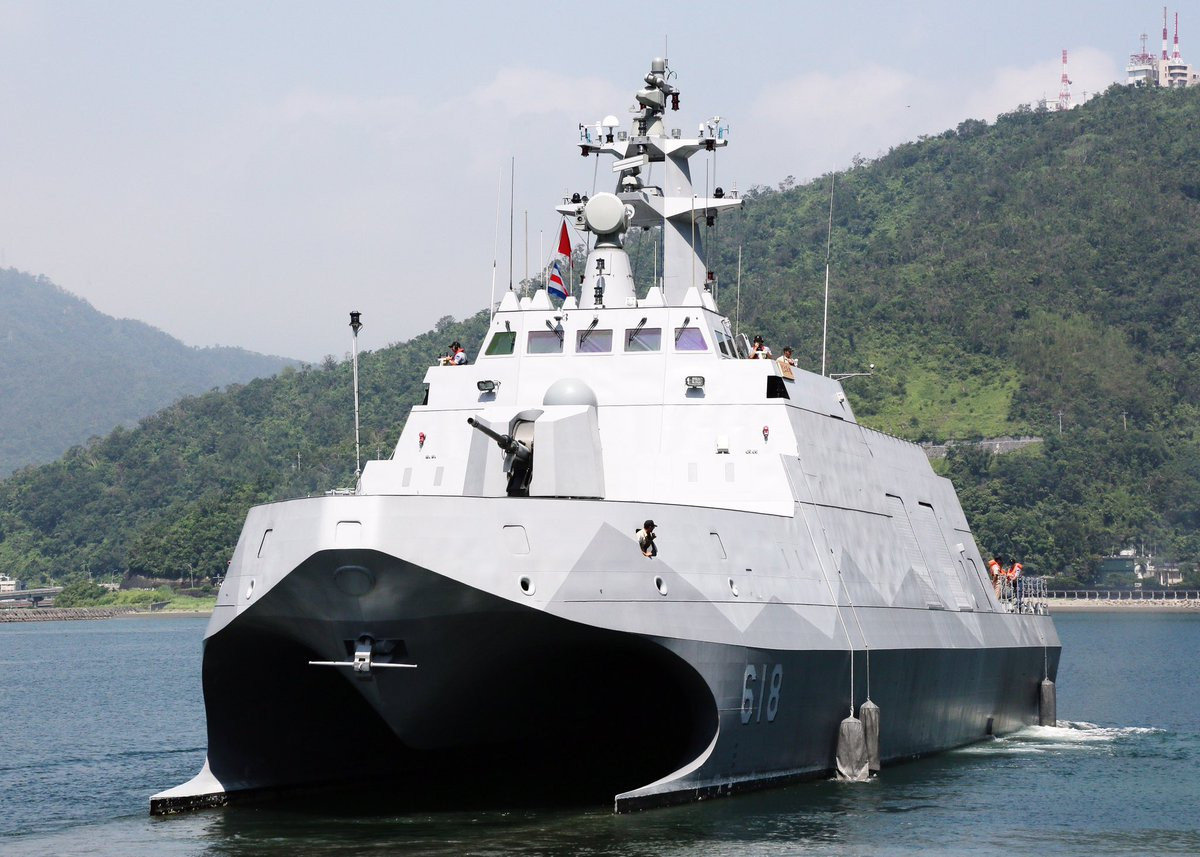 Với tốc độ tối đa lên tới 83 km/h, tàu hộ vệ thuộc lớp Đà Giang hoàn toàn có thể tác chiến theo kiểu "đánh du kích" trên biển với ưu thế về tốc độ và hỏa lực. Nguồn ảnh: BMPD.