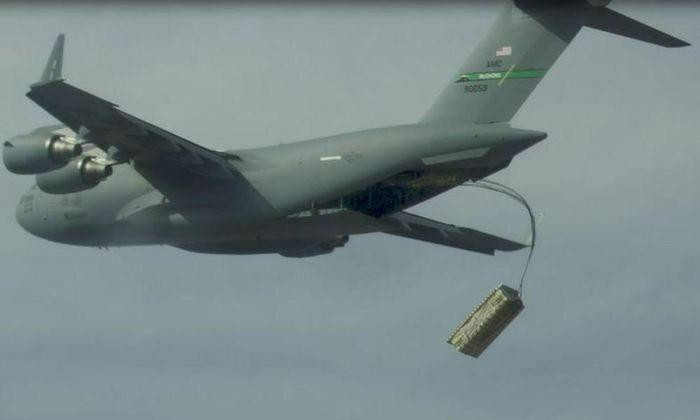 Các tên lửa này xếp lại với nhau và được thả từ máy bay vận tải hạng nặng. Mỗi chiếc C-17 có thể mang theo số lượng cực lớn tên lửa hành trình tầm xa để hủy diệt các mục tiêu của đối phương.