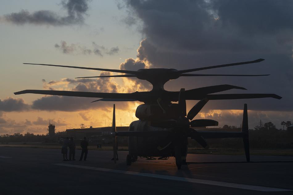 Phần cánh quạt đuôi này sẽ hoạt động mà không quá ảnh hưởng tới khả năng giữ thăng bằng của chiếc SB-1, theo lý thuyết được tính toán từ trước, tốc độ tối đa của chiếc SB-1 có thể lên tới 460 km/h - nhanh hơn mọi loại trực thăng quân sự hiện nay. Nguồn ảnh: Sina.