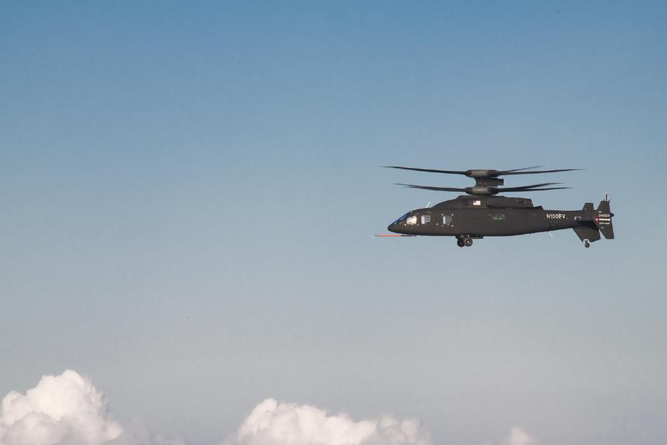 Về mặt lý thuyết, các trực thăng sử dụng thiết kế cánh quạt đồng trục không cần phải trang bị thêm cánh quạt đuôi. Trong thực tế, nhiều loại máy bay của Liên Xô/Nga như Ka-32 hay Ka-50 cũng không có cánh quạt đuôi. Nguồn ảnh: Sina.