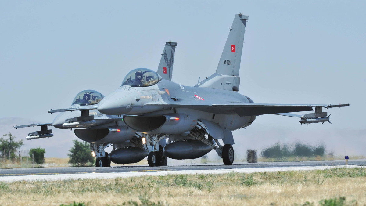 Giới chuyên gia Nga cho rằng sớm hay muộn thì MiG-29 cũng phải đụng độ với F-16 Thổ Nhĩ Kỳ, họ lưu ý dù chỉ có 4 tiêm kích MiG-29 và 2 máy bay ném bom tiền tuyến Su-24 ở Libya, thì biên đội này vẫn đủ sức tạo ưu thế trước đối phương.