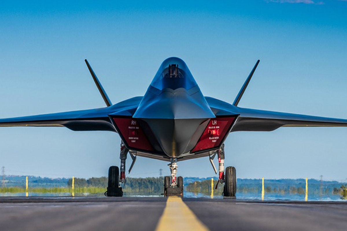 Cho tới thời điểm hiện tại, chưa có bất cứ yêu cầu hay tiêu chuẩn nào cho việc thiết kế tiêm kích thế hệ sáu được đặt ra. Điều này khiến cho mọi chiến đấu cơ "hiện đại hơn tiêm kích thế hệ năm đôi chút" cũng đều có thể được định danh là tiêm kích thế hệ sáu, tùy theo cách mà hãng sản xuất muốn quảng cáo cho chiếc tiêm kích của mình. Nguồn ảnh: BI.