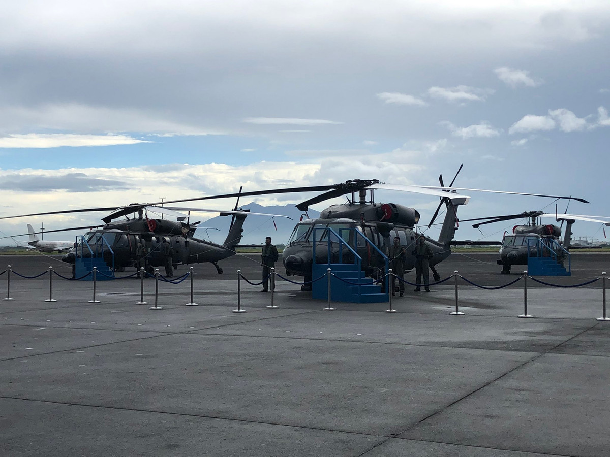 Tổng cộng đảo quốc này đã đặt mua 16 trực thăng đa dụng S-70i Black Hawk phiên bản xuất khẩu, giá trị của hợp đồng lên tới 12,1 tỷ Peso tương đương với khoảng 241 triệu USD. Nguồn ảnh: BMDP.