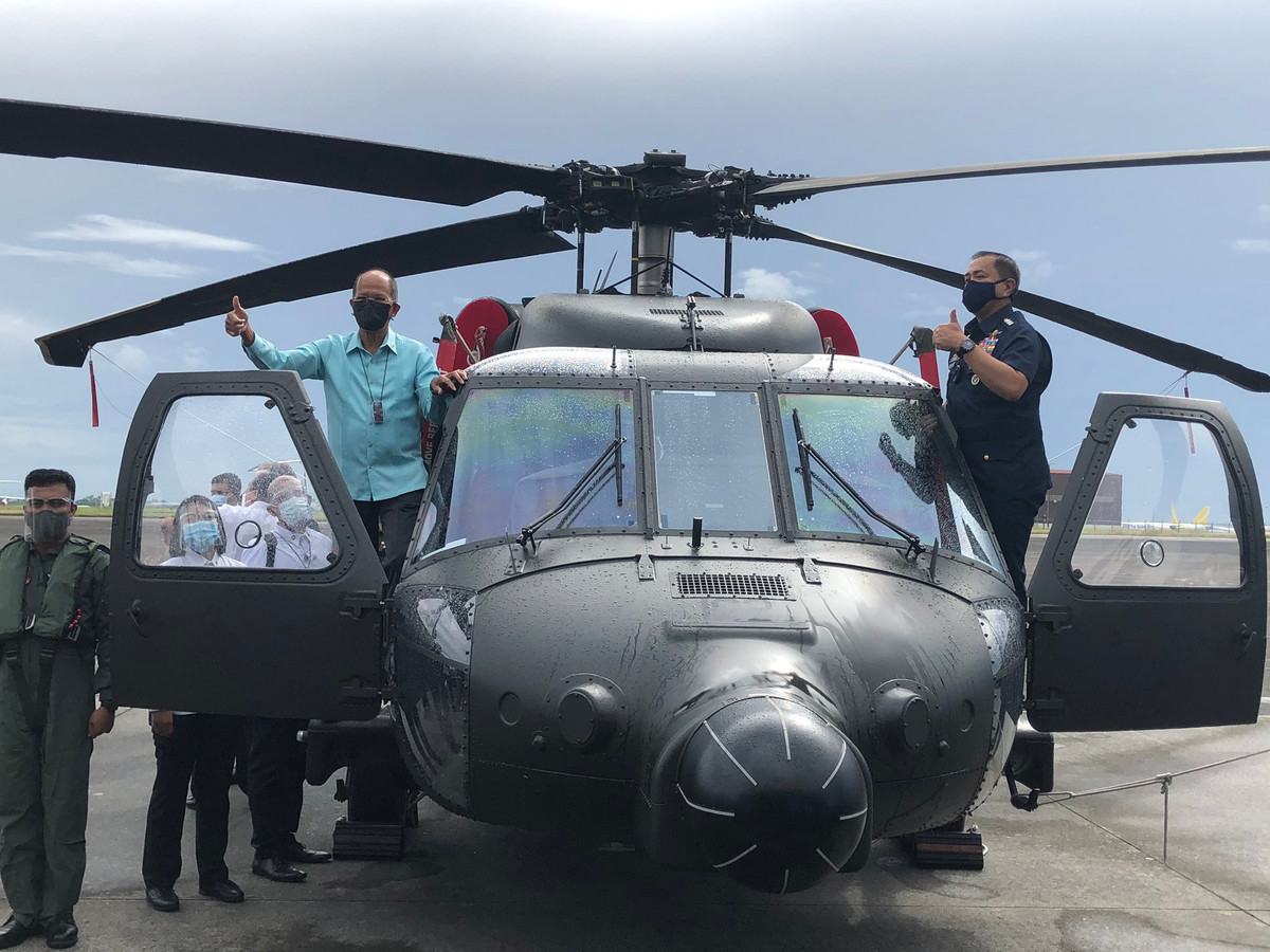 Lô hàng 6 trực thăng đa dụng S-70i này được phía Philippines ký kết với tập đoàn Lockheed Martin của Mỹ từ hồi tháng 3/2019. Do ảnh hưởng của dịch COVID-19 khiến chuỗi cung ứng linh kiện bị gián đoạn nên phải tới tận cuối năm 2020, lô hàng đầu tiên mới tới Philippines. Nguồn ảnh: BMDP.