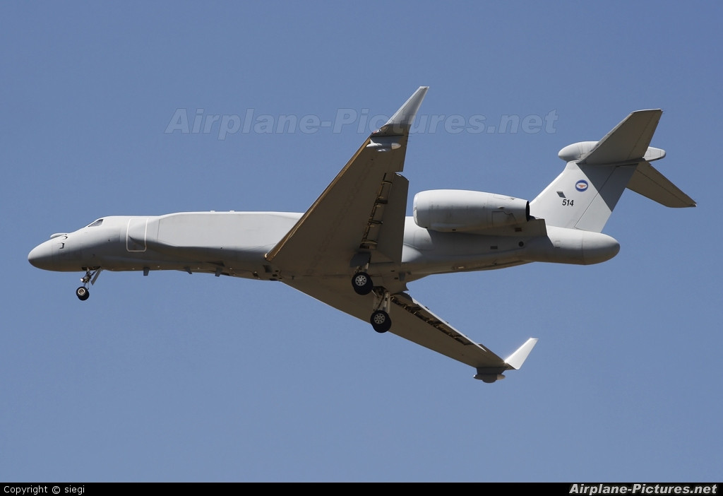 Thậm chí, cái giá mà Singapore phải chi ra để sở hữu Gulfstream G550 còn khủng khiếp hơn Italia rất nhiều lần. Cụ thể, mỗi chiếc Gulfstream G550 được Singapore mua với giá gần 375 triệu USD. Nguồn ảnh: Pinterest.