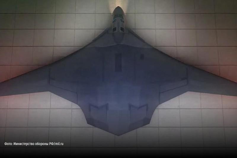 Tổ hợp hàng không tầm xa đầy hứa hẹn PAK DA được tạo ra bởi công ty Tupolev, nó dự kiến sẽ thay thế oanh tạc cơ Tu-160, Tu-95 và Tu-22M3 hiện đang được biên chế.