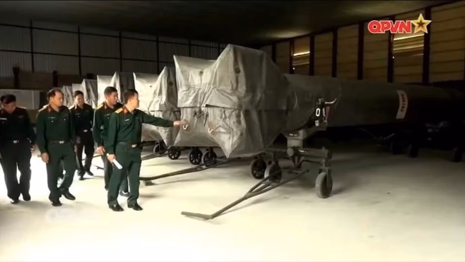 Hai loại tên lửa phòng không S-300 và tên lửa đạn đạo Scud của Việt Nam hiện cũng được coi là hai loại vũ khí "quốc bảo" hiện đại bậc nhất trong biên chế của quân đội ta. Nguồn ảnh: QPVN.