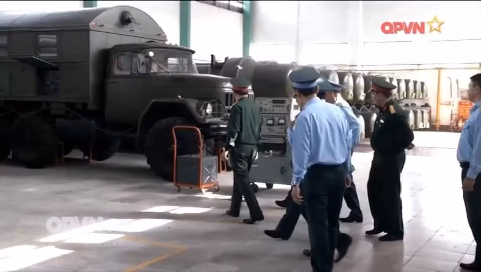 Như được biết, Việt Nam đã đặt mua những dàn tên lửa S-300 đầu tiên từ phía Nga hồi năm 2008 với tổng giá trị hợp đồng lên tới 300 triệu USD. Nguồn ảnh: QPVN.